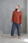 Men’s loose fit cropped trousers ZEN in natural flax color, featuring a wide elastic waistband, practical side pockets, and a clean, relaxed design