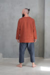 Back view of the Long-Sleeve Linen Top Aviv, featuring breathable medium-weight linen and long sleeves for a timeless design